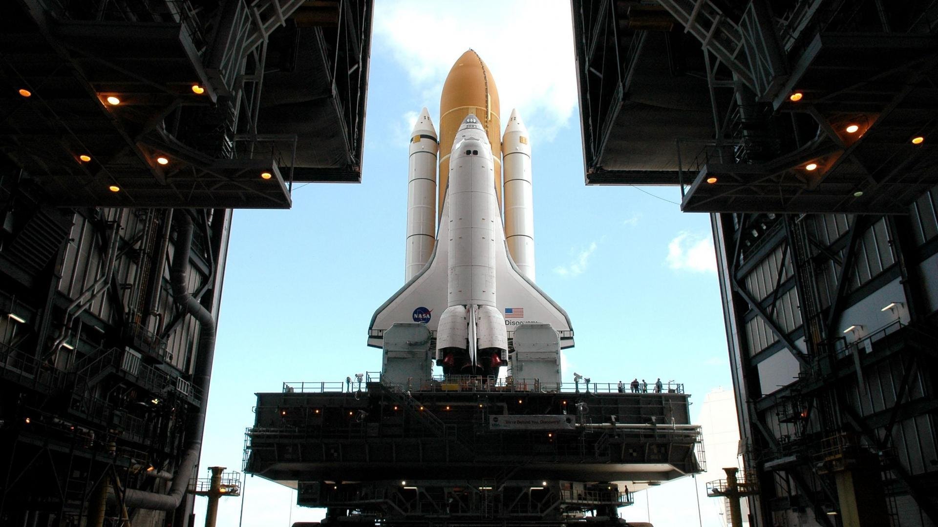 “高新体育中心：健力运动大展力量，选手挑战极限”